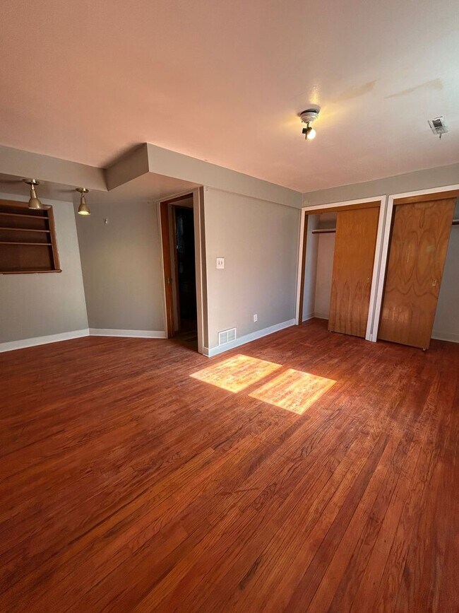 Building Photo - Black Milvus Rentals (6201 S. 42nd St.)