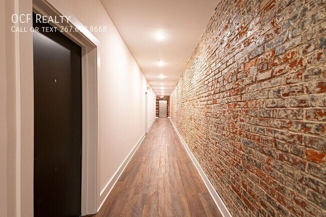 Building Photo - 1211 Bainbridge St