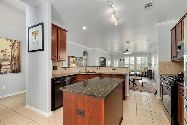 Building Photo - 21731 Sierra Long Dr