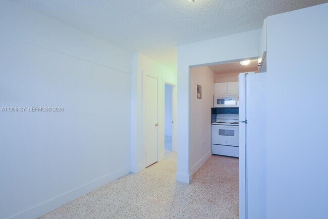 Building Photo - 3050 NW 21st Ave