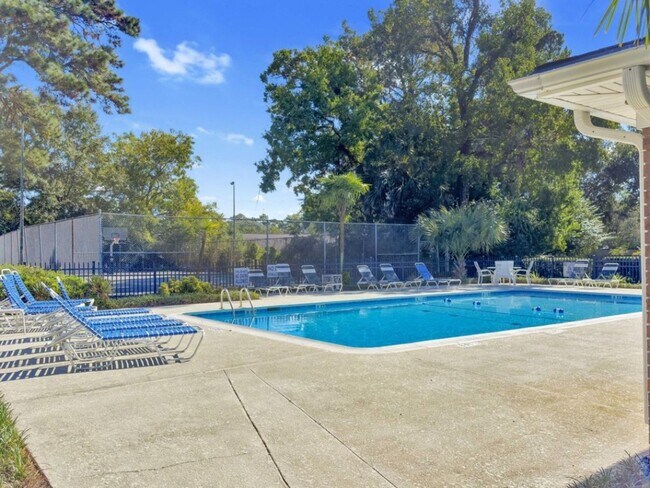 Building Photo - Coastal Convenience at Rivers Point Row!