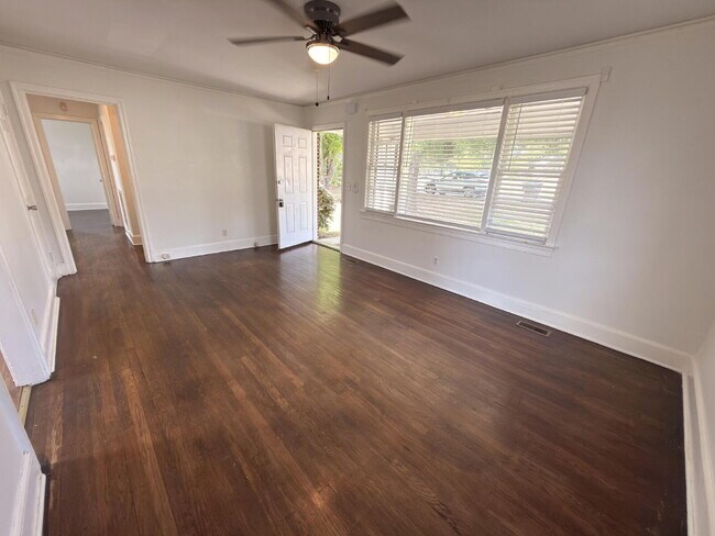 Building Photo - Updated 3BR Home Near USC + Solar Savings