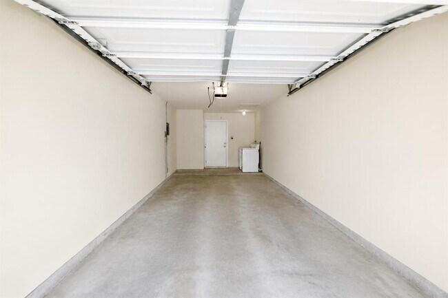 Building Photo - 1302 Danbury Square