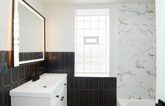 Building Photo - 6110 S St Lawrence Ave