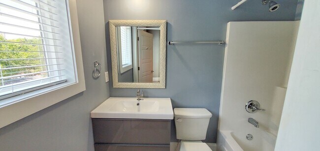 Building Photo - Luxury Student Living- 4BR/4BA Townhome Near UGA (Available Fall 2026)