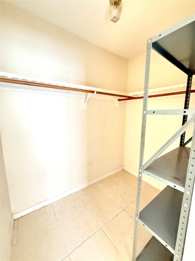 Building Photo - 4821 NW 22nd Ct