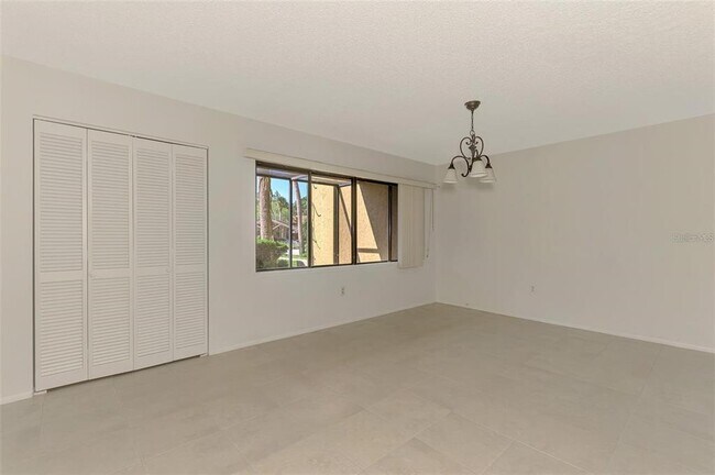 Building Photo - 935 Sunridge Way