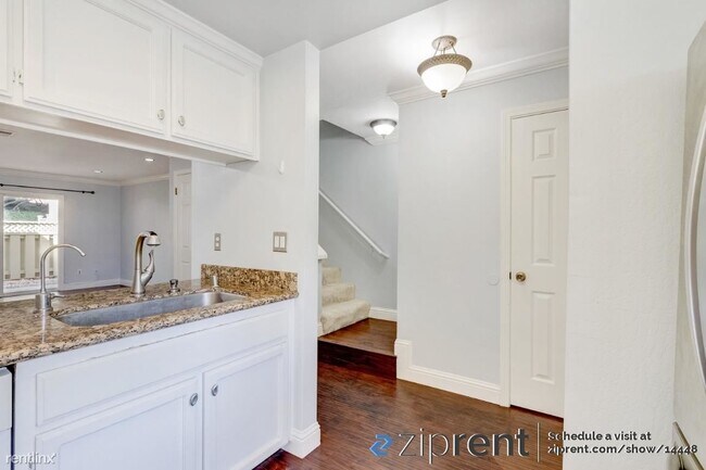 Building Photo - 2 br, 1.5 bath Townhome - 312 Eastgate Ln,...