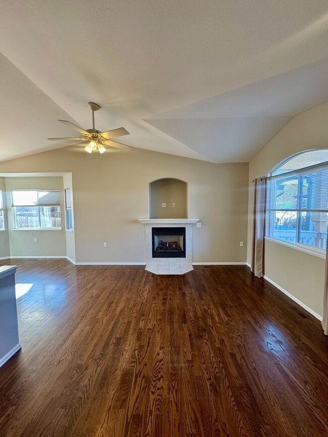 Building Photo - Beautiful home in with Stunning Mountain Views