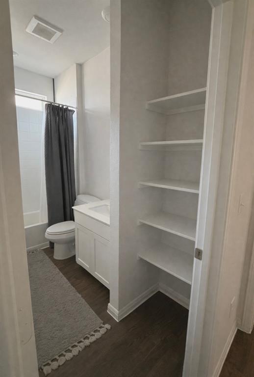 Building Photo - 608 Mais Dr