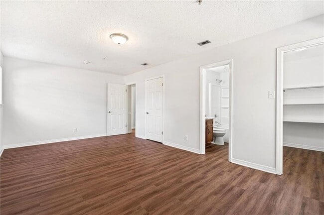 Building Photo - 1240 Lynchburg Ct