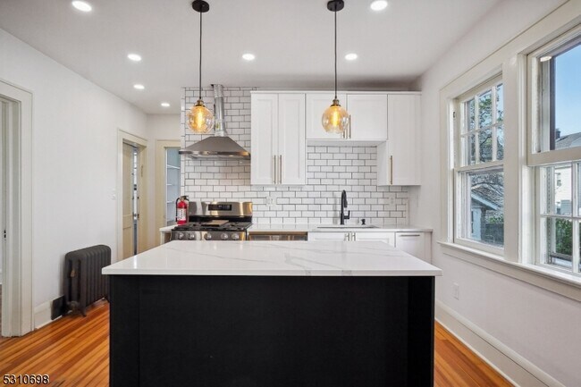 Building Photo - 17 Beekman St