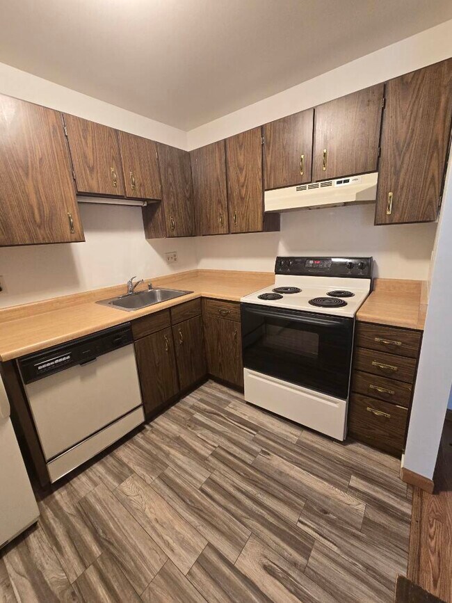 Building Photo - 9096 N Park Plaza Ct