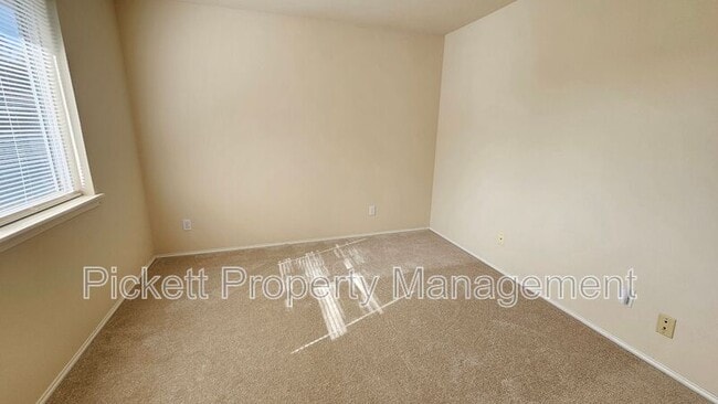 Building Photo - 6453 Grand Pine Loop NE