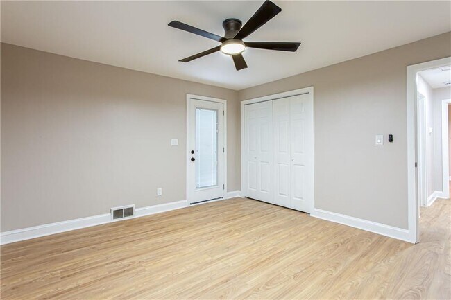 Building Photo - 629 Clairmont Cir