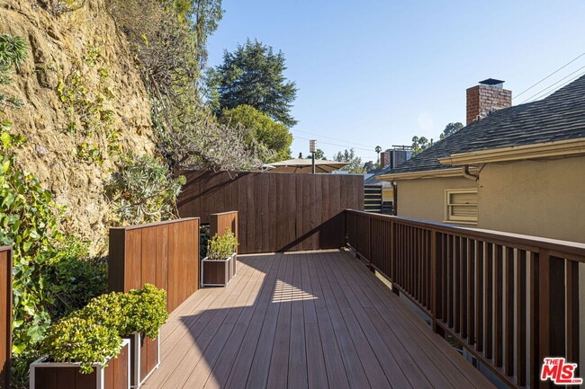 Building Photo - 2318 Canyon Dr