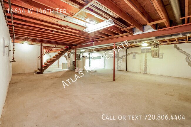 Building Photo - Exceptional home in Havencroft! 1.5 Story ...