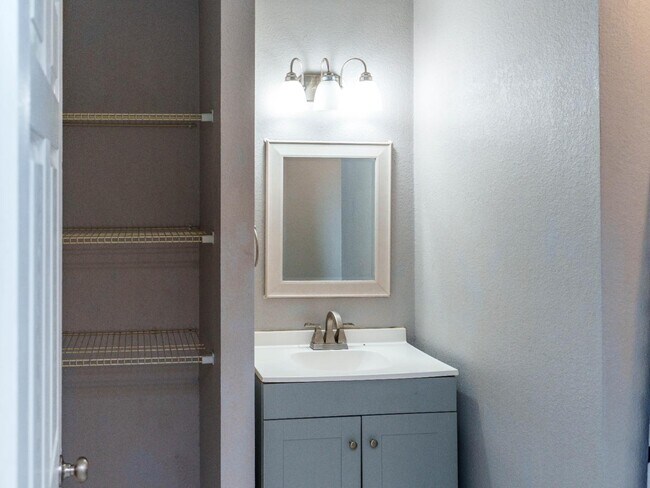 Building Photo - 133 W Park Ave