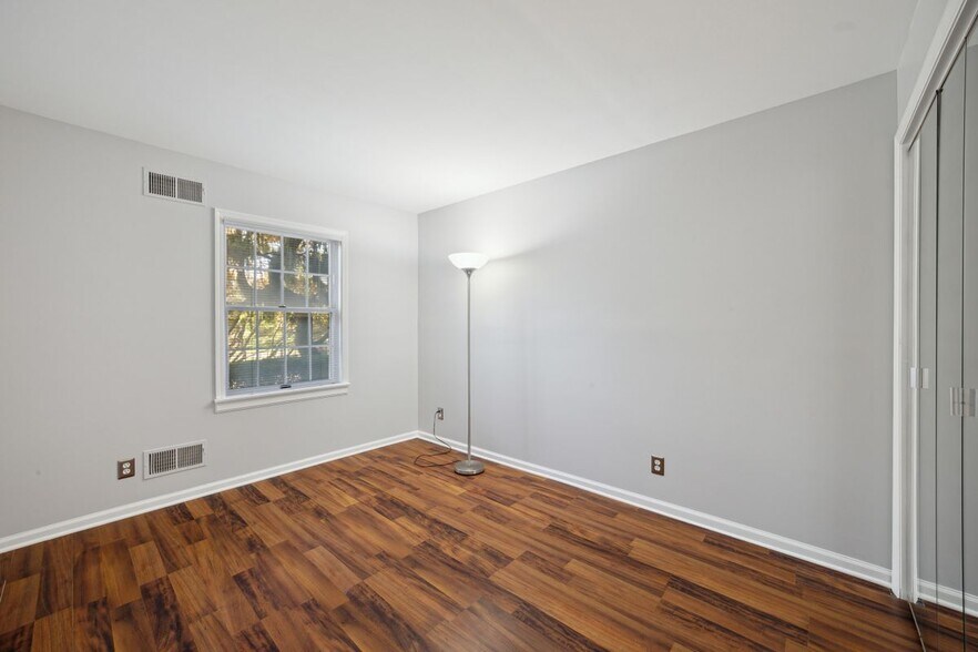 Building Photo - 70 Harristown Rd