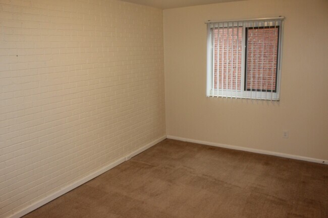 Building Photo - TRENT 566