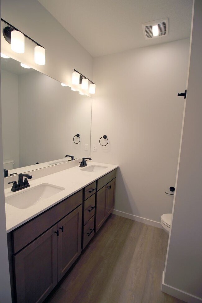 Building Photo - 2206 Rocky Ln