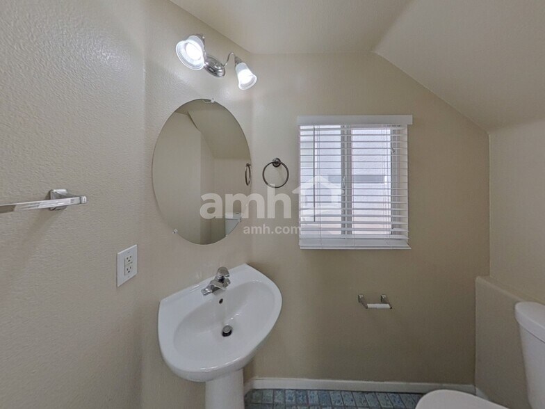 Building Photo - 1752 Quartz Landing Ave