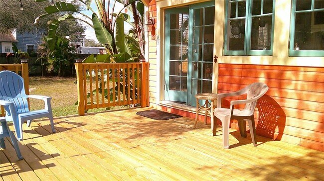 Building Photo - 303 E Plymouth St