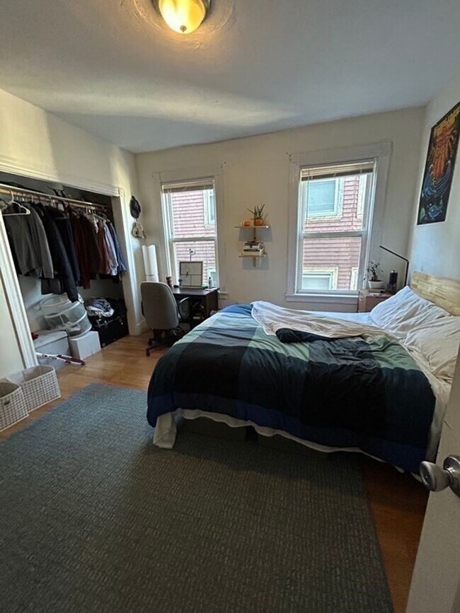 Building Photo - MISSION HILL 4 BED/2 BATH WITH UPDATED KITCHEN - WATER INCLUDED