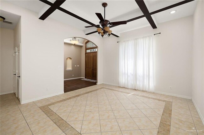 Building Photo - 2 S Alamo Rd