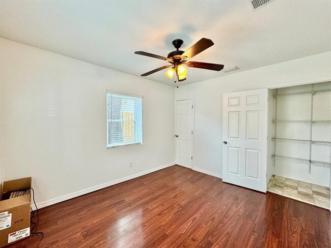 Building Photo - 809 W Hiawatha St