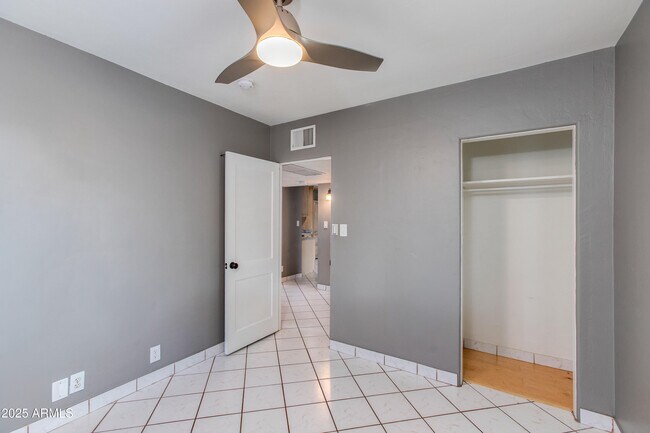 Building Photo - 4115 N 42nd Pl