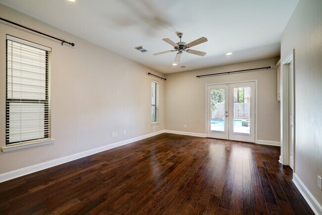 Building Photo - 5202b Rose St