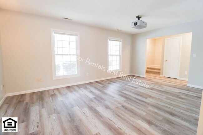 Building Photo - Newly updated home!  ***MOVE IN RENT SPECI...