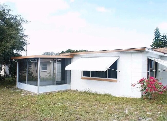 Building Photo - 7608 Camelot Rd