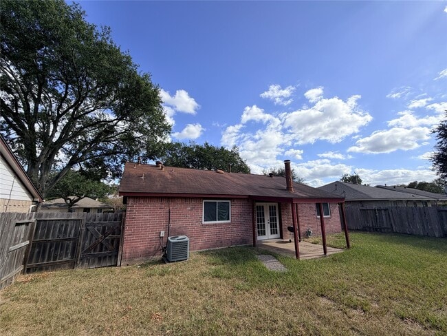 Building Photo - 1927 Oakwell Ln