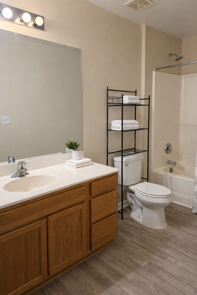 Building Photo - The Esther | $200/Week (First 4 Weeks Limited Promo!)Furnished Room and Great Area!