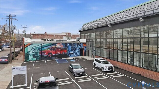 Building Photo - 1716 Summit Ave