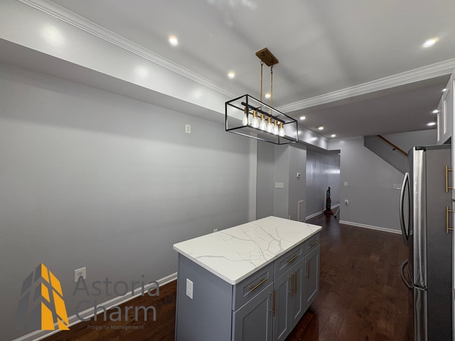 Building Photo - Updated 2 Bed Home with Backyard and Great...