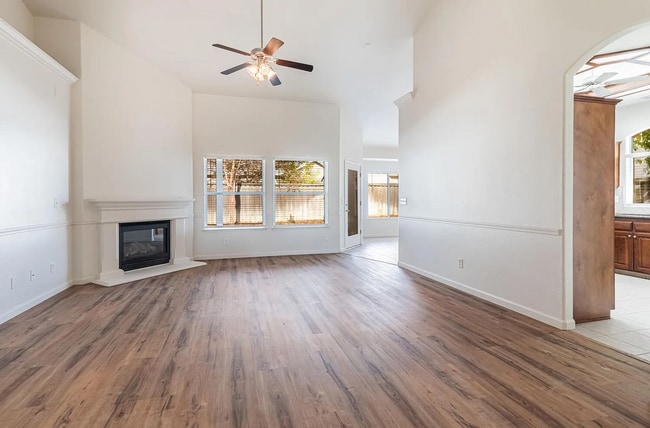 Building Photo - Immaculate Clovis Home! Stylish Updates + ...