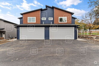 Building Photo - 303 S Grady Rd