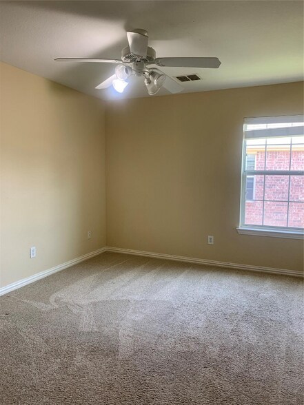 Building Photo - 9101 Forest Hills Dr