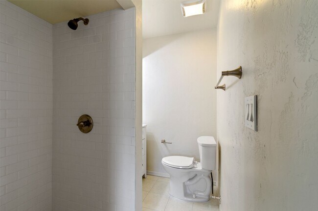 Building Photo - Centrally located - Remodeled Home