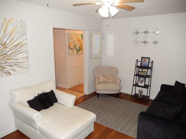 Building Photo - 1409 Glenda Dr