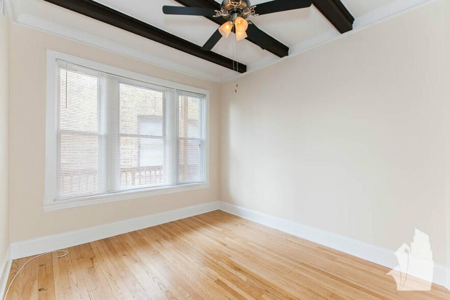 Building Photo - 3058 N Greenview Ave