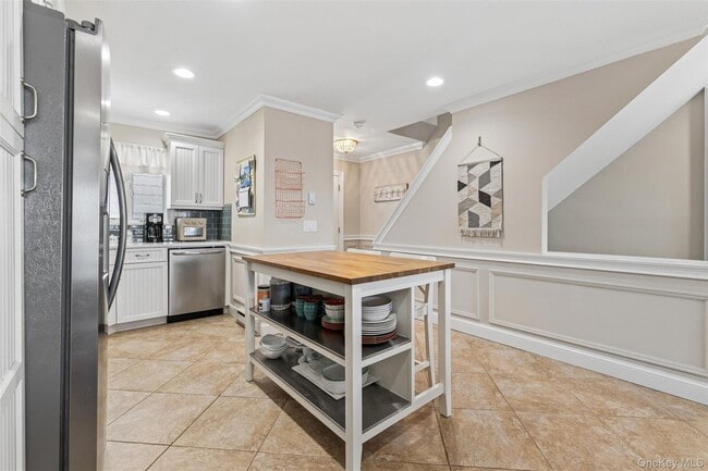 Building Photo - 3013 Mitchell Rd