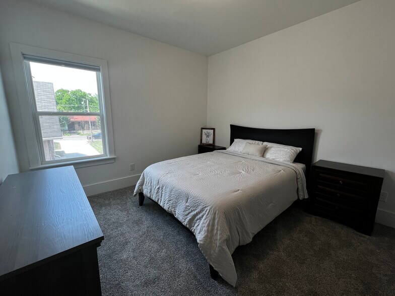 Building Photo - 1072 Zophi St