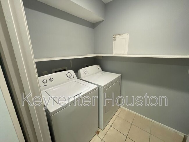 Building Photo - 12607 Ashford Meadow Dr