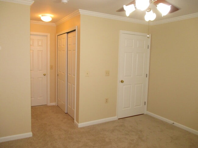 Building Photo - Gorgeous 2 Bedroom Condo in Timberbrook!
