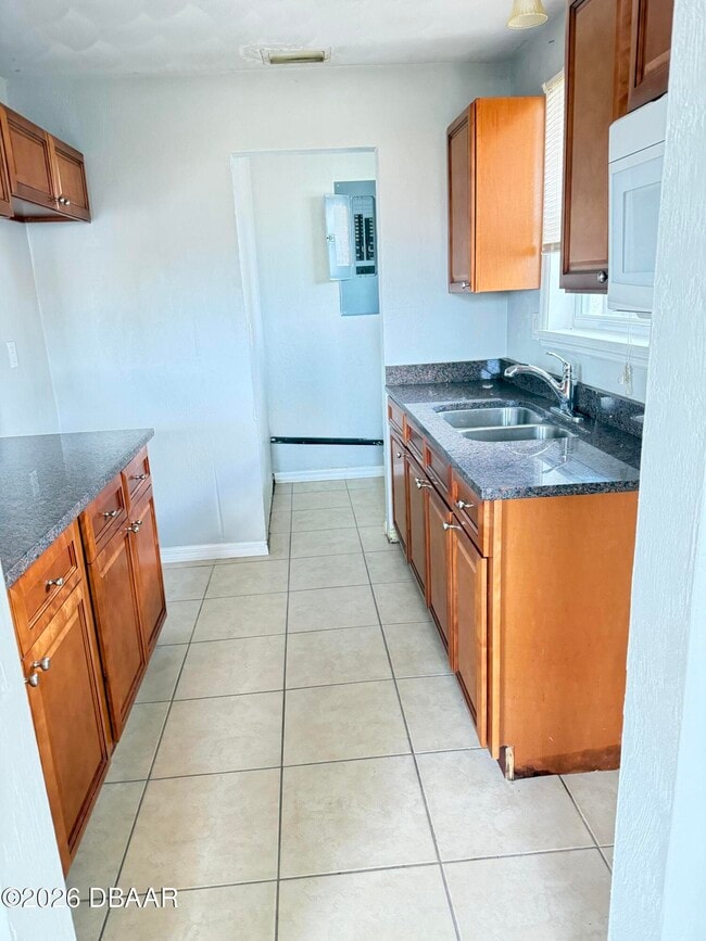 Building Photo - 548 S Caroline St