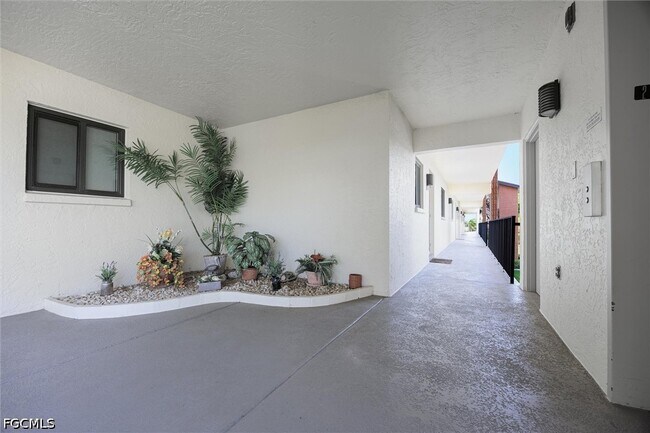 Building Photo - 16200 Bay Pointe Blvd